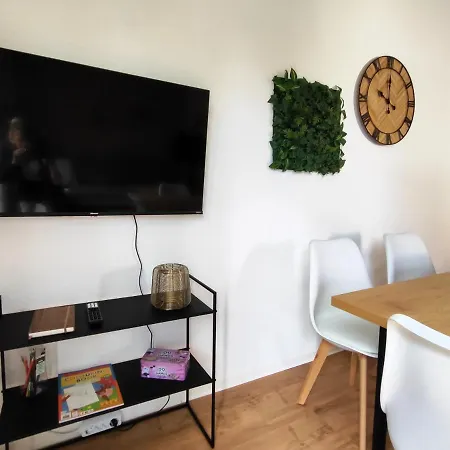 Bohnapartments Bechstein - Sehr Ruhig - 3 Schlafzimmer - Balkon - Stellplätze- Wlan - Vollausstattung Apartment Neudietendorf