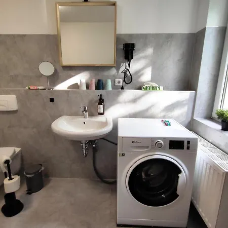 Bohnapartments Bechstein - Sehr Ruhig - 3 Schlafzimmer - Balkon - Stellplaetze- Wlan - Vollausstattung * Neudietendorf