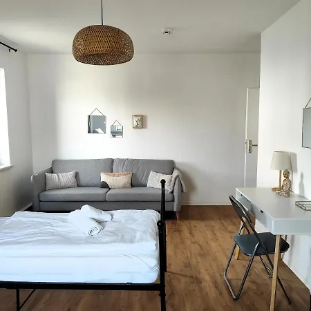 Bohnapartments Bechstein - Sehr Ruhig - 3 Schlafzimmer - Balkon - Stellplätze- Wlan - Vollausstattung Apartment Neudietendorf