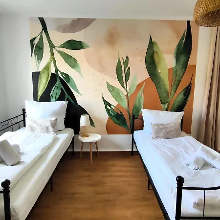 Bohnapartments Bechstein: Quiet Erfurt With Smart Tvs And Balcony Neudietendorf