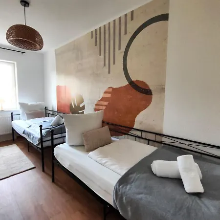 Bohnapartments Bechstein - Sehr Ruhig - 3 Schlafzimmer - Balkon - Stellplätze- Wlan - Vollausstattung Apartment Neudietendorf