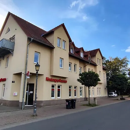 Bohnapartments Bechstein - Sehr Ruhig - 3 Schlafzimmer - Balkon - Stellplaetze- Wlan - Vollausstattung Апартаменты Neudietendorf