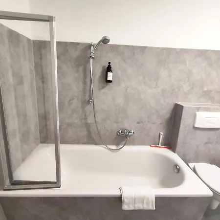 Bohnapartments Bechstein - Sehr Ruhig - 3 Schlafzimmer - Balkon - Stellplaetze- Wlan - Vollausstattung Neudietendorf