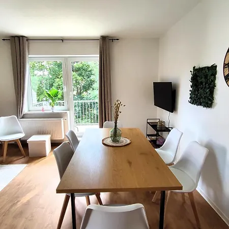 Bohnapartments Bechstein - Sehr Ruhig - 3 Schlafzimmer - Balkon - Stellplätze- Wlan - Vollausstattung Neudietendorf