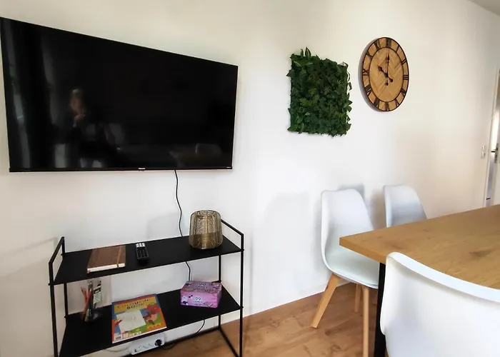 Bohnapartments Bechstein - Sehr Ruhig - 3 Schlafzimmer - Balkon - Stellplaetze- Wlan - Vollausstattung Lejlighed Neudietendorf