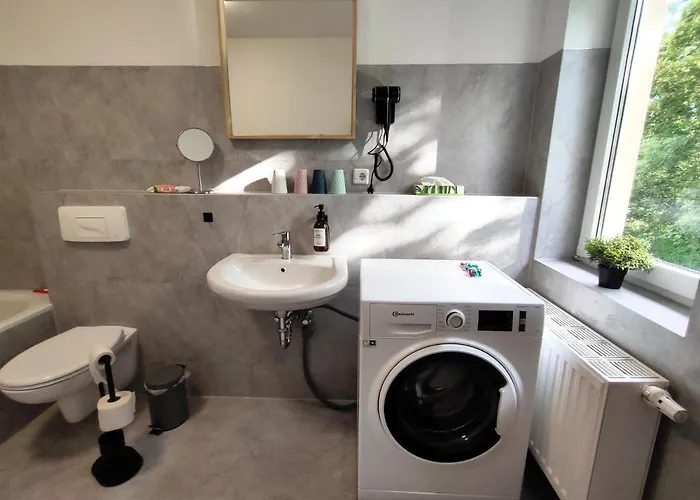 Bohnapartments Bechstein - Sehr Ruhig - 3 Schlafzimmer - Balkon - Stellplaetze- Wlan - Vollausstattung * Neudietendorf