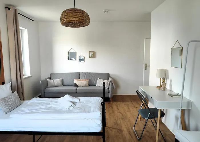 Bohnapartments Bechstein - Sehr Ruhig - 3 Schlafzimmer - Balkon - Stellplaetze- Wlan - Vollausstattung Lejlighed Neudietendorf