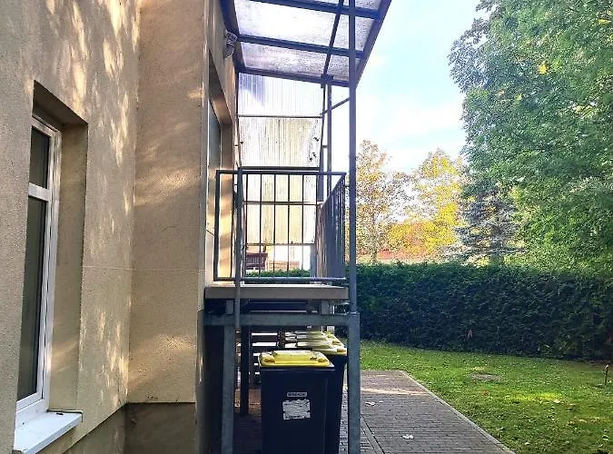 Bohnapartments Bechstein - Sehr Ruhig - 3 Schlafzimmer - Balkon - Stellplaetze- Wlan - Vollausstattung Апартаменты Neudietendorf