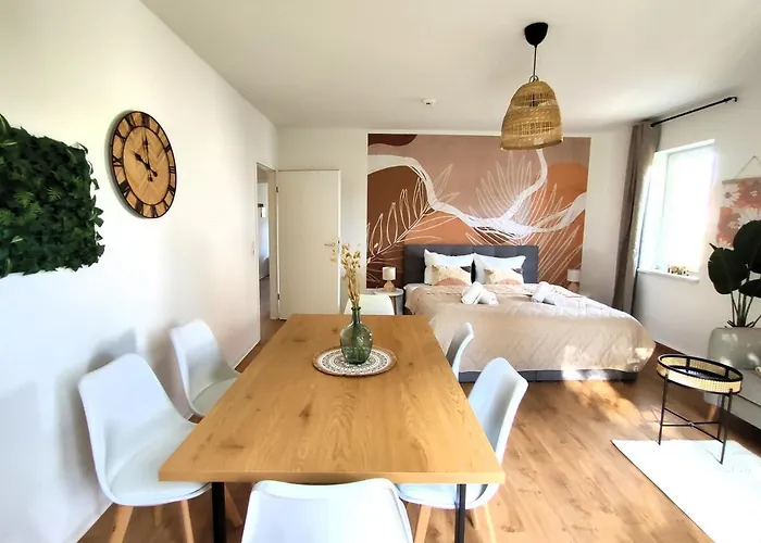 Bohnapartments Bechstein - Sehr Ruhig - 3 Schlafzimmer - Balkon - Stellplaetze- Wlan - Vollausstattung