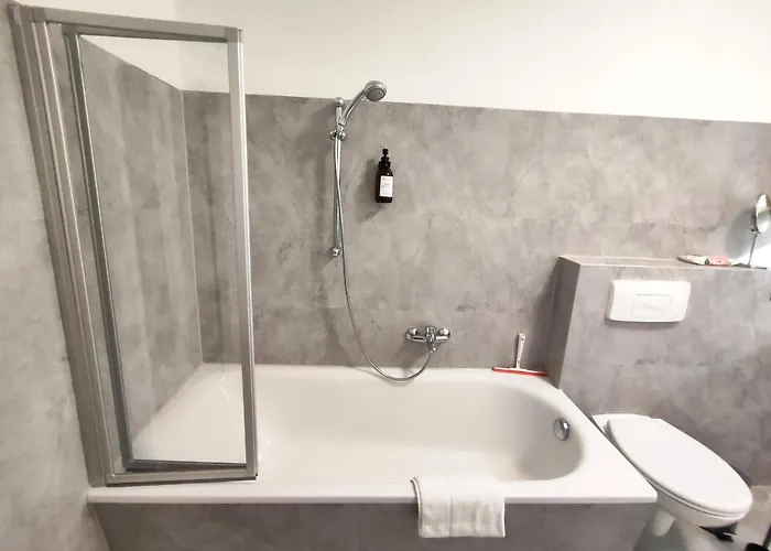 Bohnapartments Bechstein - Sehr Ruhig - 3 Schlafzimmer - Balkon - Stellplaetze- Wlan - Vollausstattung Neudietendorf