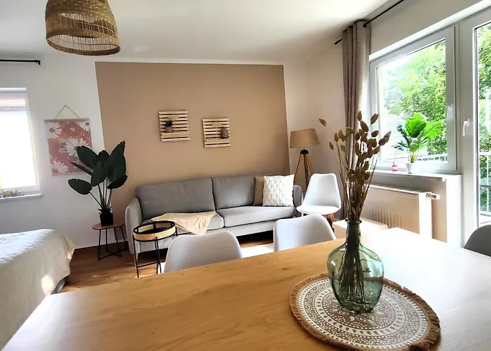 Bohnapartments Bechstein - Sehr Ruhig - 3 Schlafzimmer - Balkon - Stellplaetze- Wlan - Vollausstattung Neudietendorf