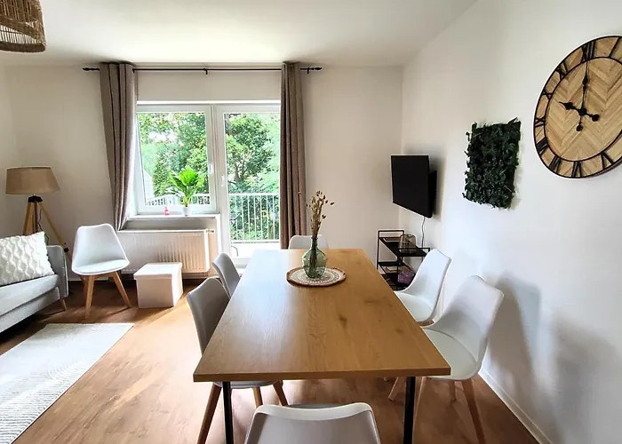 Bohnapartments Bechstein - Sehr Ruhig - 3 Schlafzimmer - Balkon - Stellplaetze- Wlan - Vollausstattung Neudietendorf