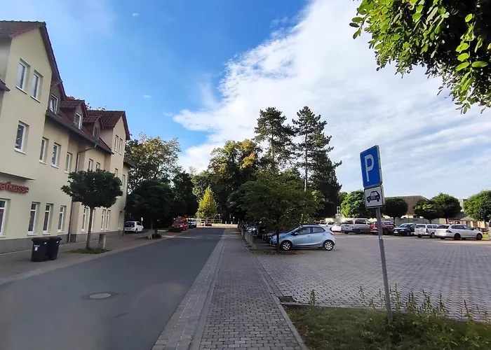 Bohnapartments Bechstein - Sehr Ruhig - 3 Schlafzimmer - Balkon - Stellplaetze- Wlan - Vollausstattung Апартаменты Neudietendorf