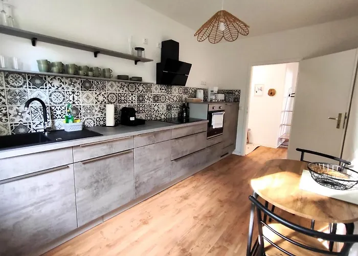 Bohnapartments Bechstein - Sehr Ruhig - 3 Schlafzimmer - Balkon - Stellplaetze- Wlan - Vollausstattung Neudietendorf